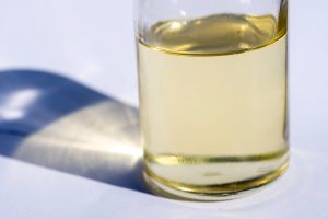 Essence de térébenthine avec l’huile de lin